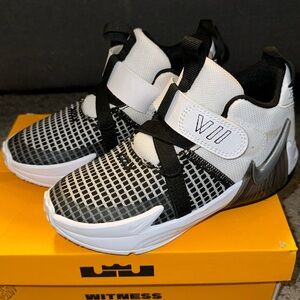 Lebron Witness VII (PS)